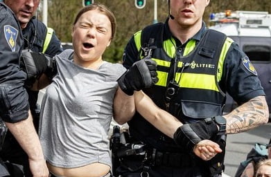 Zatrzymanie Grety Thunberg w Hadze podczas protestu klimatycznego