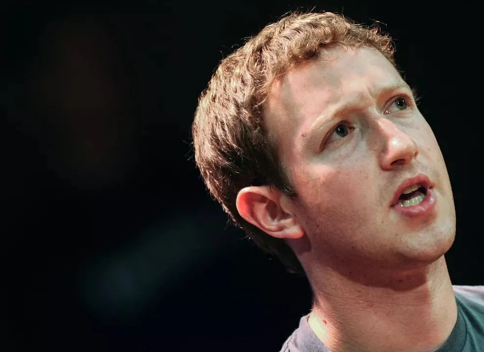 Mark Zuckerberg przyznaje się do cenzury na Facebooku pod presją Białego Domu